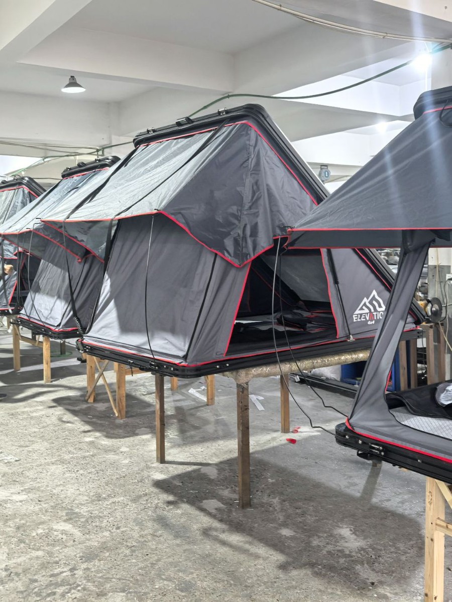 Carpa delgada de techo de cinco lados sin construcción de carpa de techo duro al aire libre para automóviles todoterreno de alta velocidad