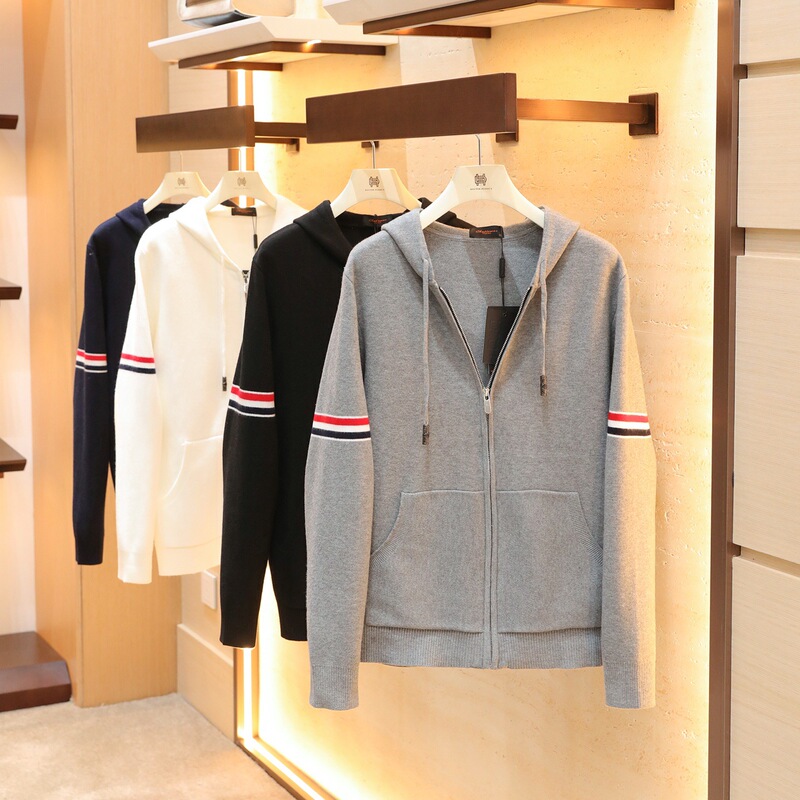 Classic Three-Stripe Design Thickeneded Knitted Hooded Zipper Shirt with Iconic Red, Blue and White Contrasting Embellishments 10189 Classic Three-Stripe Design Thickeneded Knitted Hooded Zipper Shirt with Iconic Red, Blue and White Contrasting Embellishments 10189