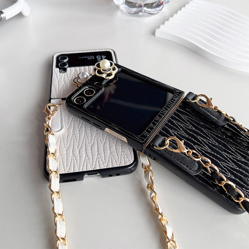 Funda para samsung z flip de piel con correa de cadena perlas_voghion.com