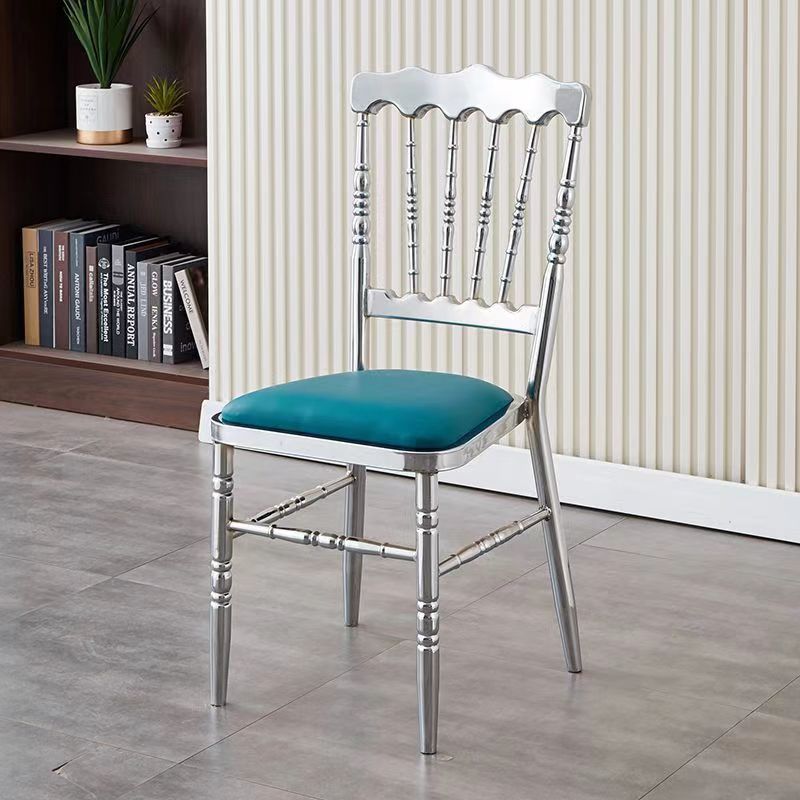 Sillas de comedor domésticas nórdicas lujosas modernas de hierro forjado simple respaldo mesa de negociación taburetes minimalistas restaurante hotel lujo