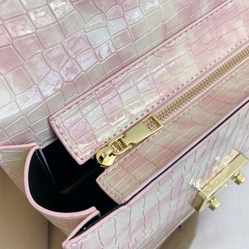 European and American 2023 new small square bag for women, high-end fashion and leisure, new portable one-shoulder cross-body three-dimensional square_voghion.com
