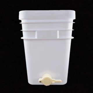 【新款上市】多种型号方形塑料蜂蜜桶带出蜜口带盖密封 养蜂工具