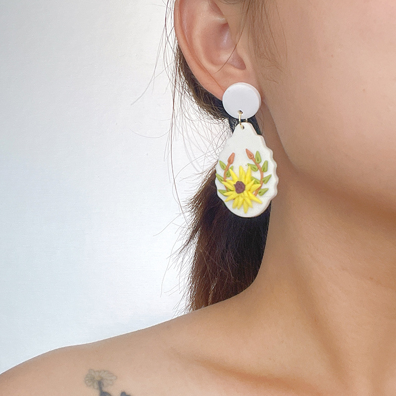 1 Pair Elegant Lady Sweet Geometric Flower Soft Clay Drop Earrings display picture 5