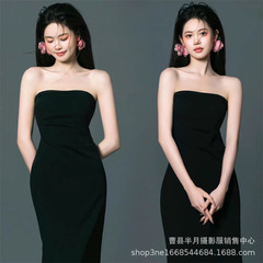 映画館のファッション的な韓国系の気質のシンプルなテーマの写真服の室内の肖像画の優しい情緒は芸術の写真の服装を撮影します。