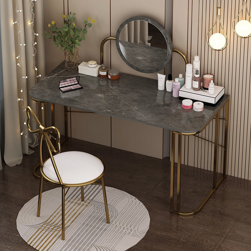 Tocador Dormitorio Mesa de maquillaje Espejo con luz Apartamento pequeño Estilo rojo neto Una mesa de maquillaje de lujo simple y ligera al por mayor