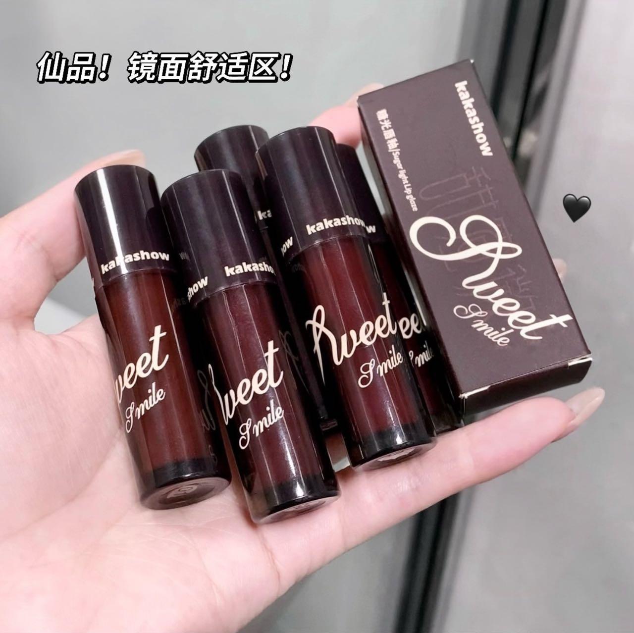 kakashow Sugar Gloss Lip Gloss Lipstick, with a water-like mirror finish, is clear and pure, not easy to stick to the glass, making the lips rosy and fair. Affordable for students undefined