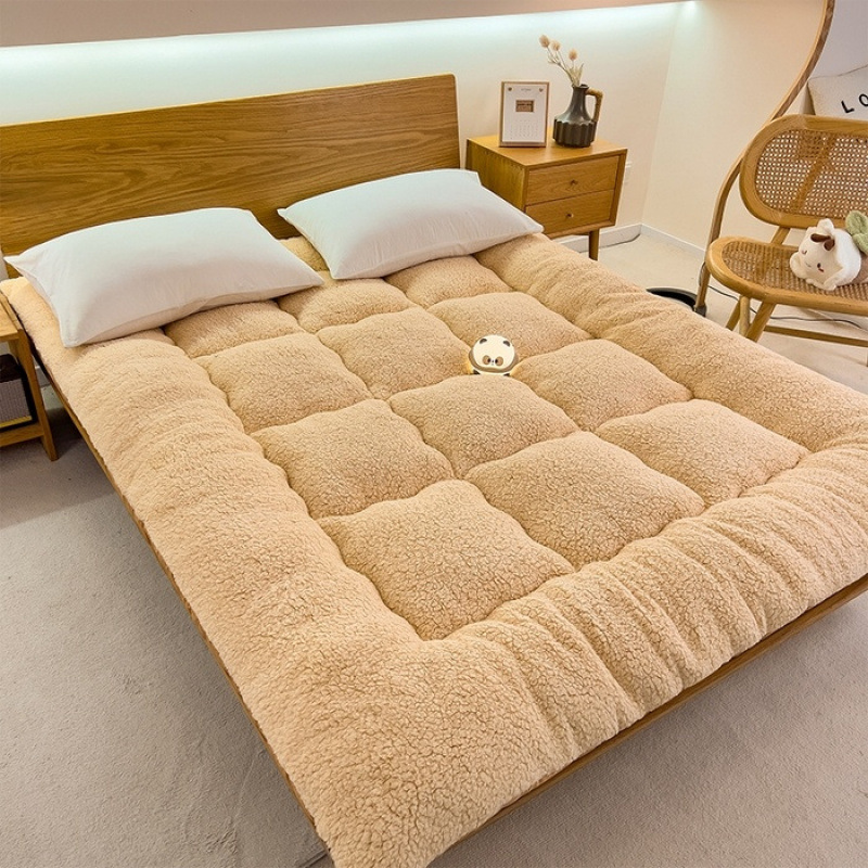 羊の小毛のマットレスのクッションは厚いです。|undefined