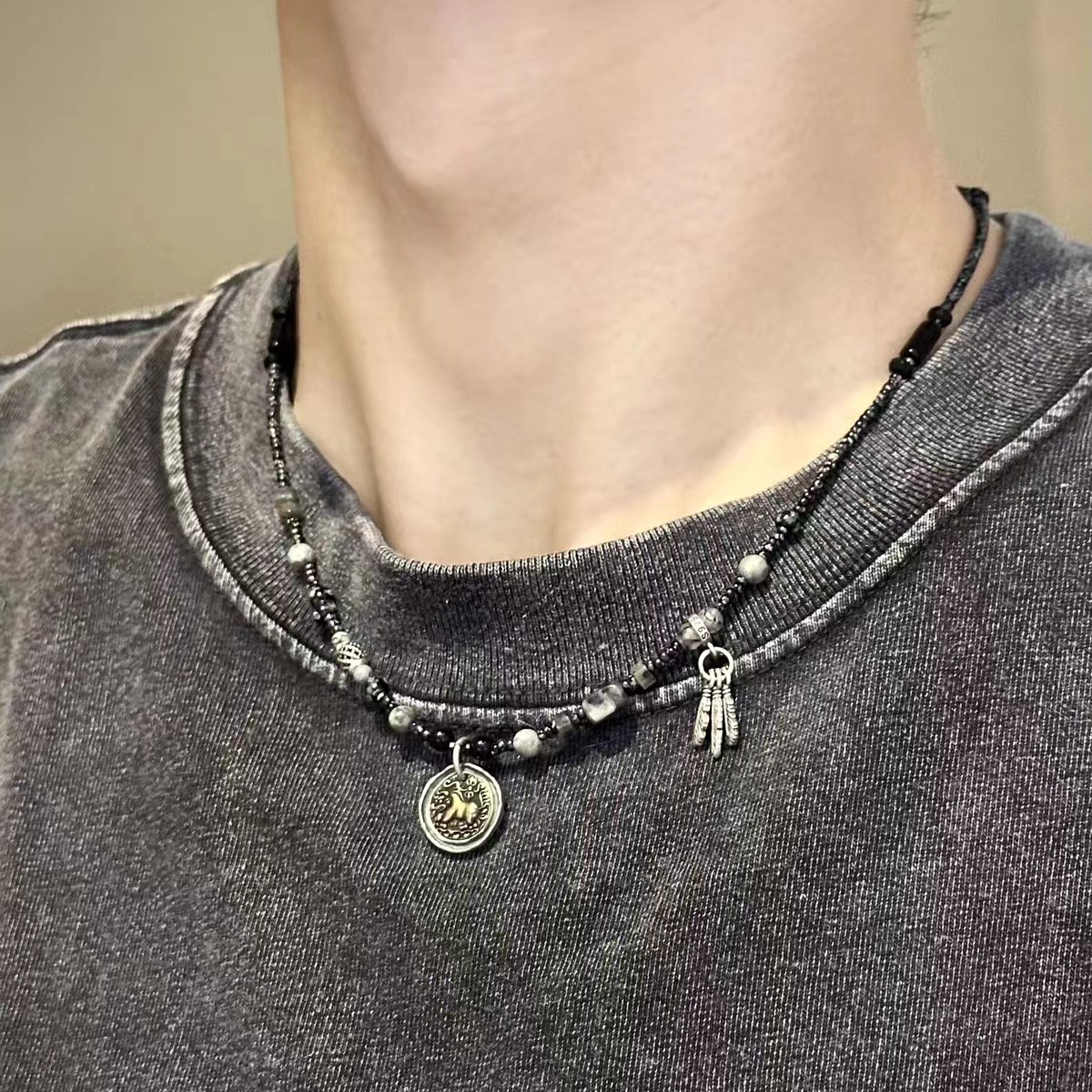 Colar cubano estilo chinês moderno em aço titânio para mulher_voghion.com