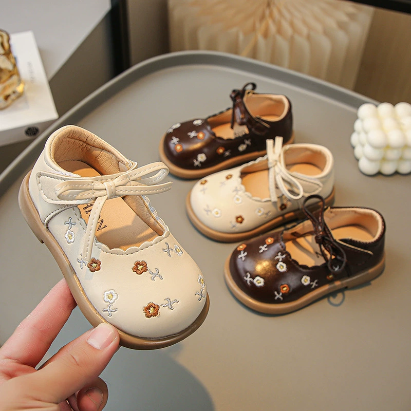 Однослойная обувь для девочек, Новинка осени 2023 года, детская обувь принцессы с бантом в Корейском стиле, детская кожаная обувь с вышивкой на мягкой подошве