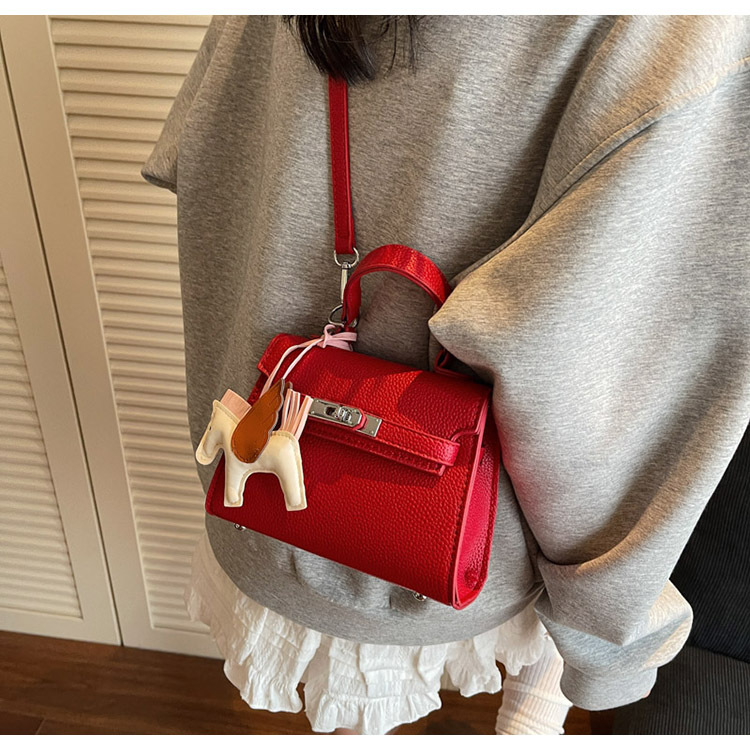 The Korean version of the hand-held small square bag for women in 2025, a new single-shoulder bag with a niche design, simple and versatile, trendy crossbody Kelly bag undefined