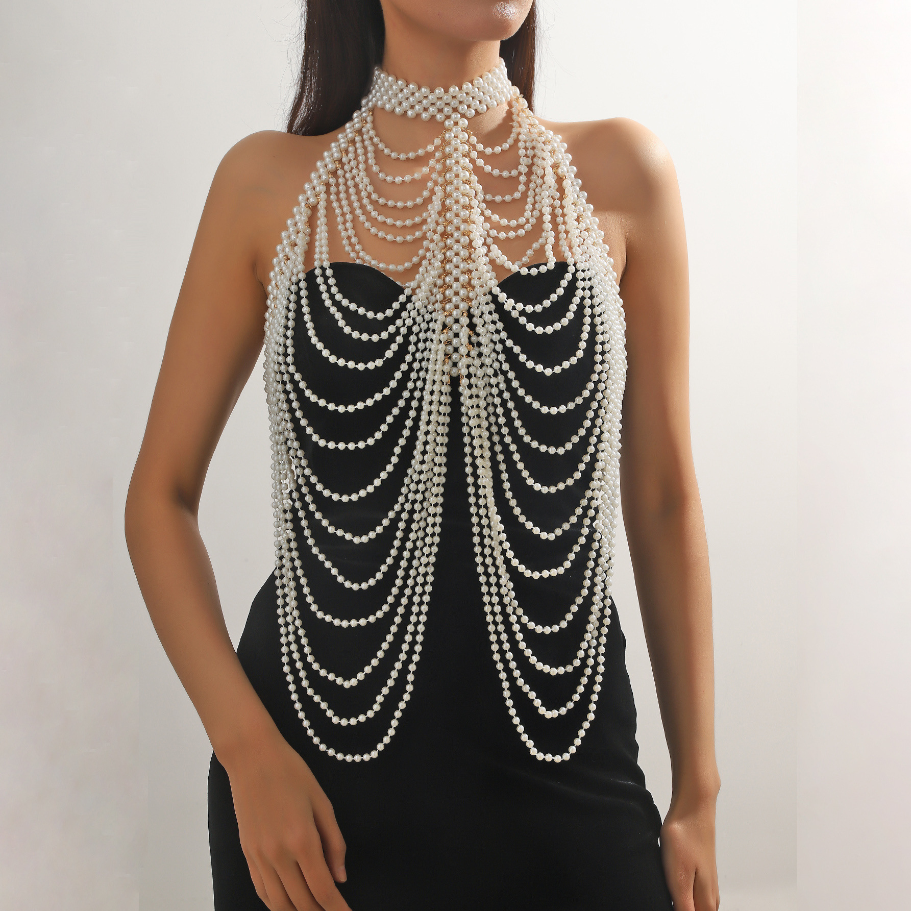 Joyas transfronterizas europeas y americanas, cadena de pecho de perla de imitación tejida a mano, decoración de pecho femenino, borla, collar multicapa, cadena de cuerpo de aleación