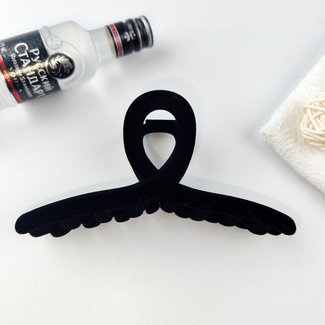 Pinza de pelo elegante negra flocada para mujer accesorio moda_voghion.com