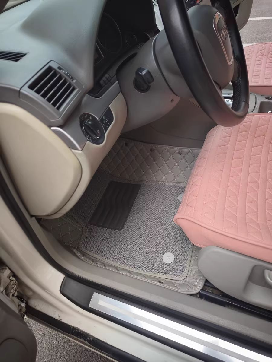 Applicable to the old Audi A6L universal enclosing foot pad 06/07/080910/11/12/13/14/15 Audi