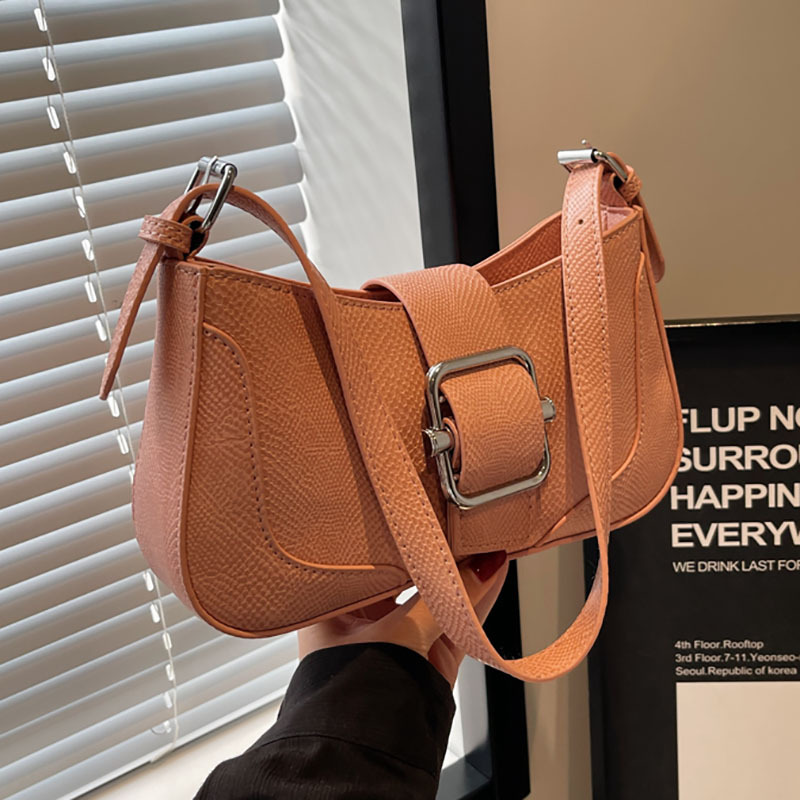 Petit sac carré simple et décontracté pour femmes, couleur unie, à la mode et tendance, niche haut de gamme, version coréenne, nouvelle collection 2024_voghion.com
