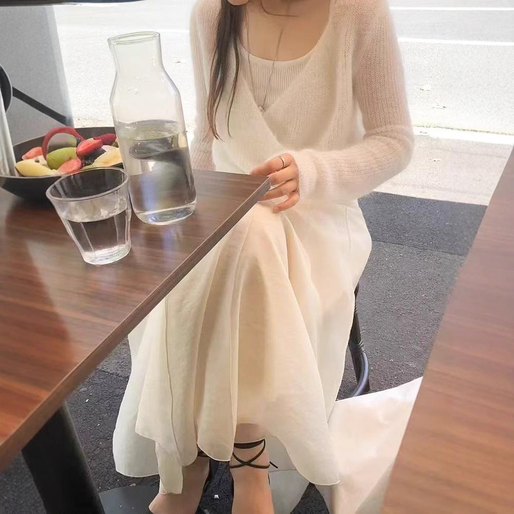 In Stock White French V-Neck Cross Knitwear 2025 Spring Women's Niche Design Long-Sleeved Top Oun*E