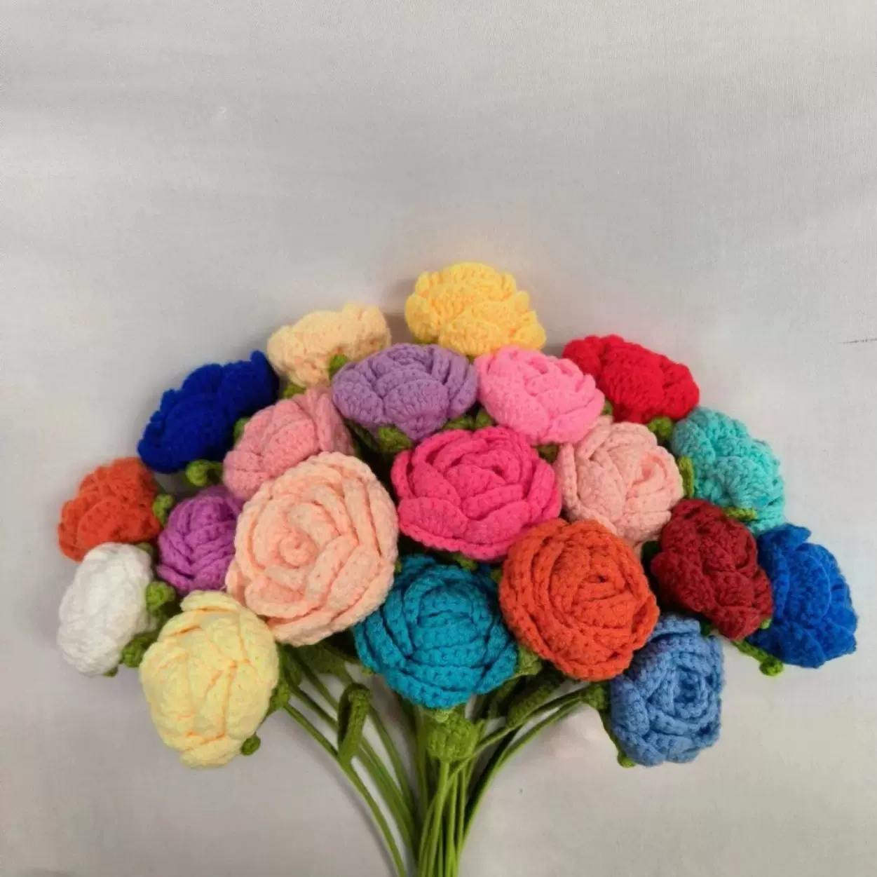 厂家批发纯手工毛线玫瑰花 钩针编织玫瑰花 仿真diy花束成品跨境