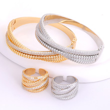 �W���羳�����黨�����~��ʯ���CŮ�r�н���ͨ�ڿ���������C