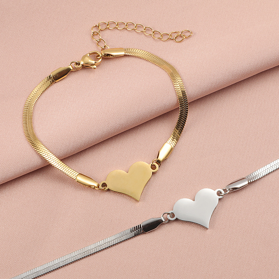 Stainless Steel Simple Heart Blade Chain Bracelet for Women, Fashionable and Versatile Peach Heart Snake Bone Chain Bracelet Accessories