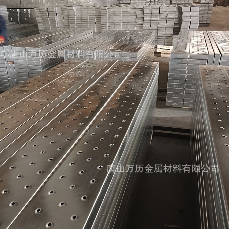 工厂直销脚手架内爬梯桥梁钢踏板防滑防积沙走道板4米5米钢踏板