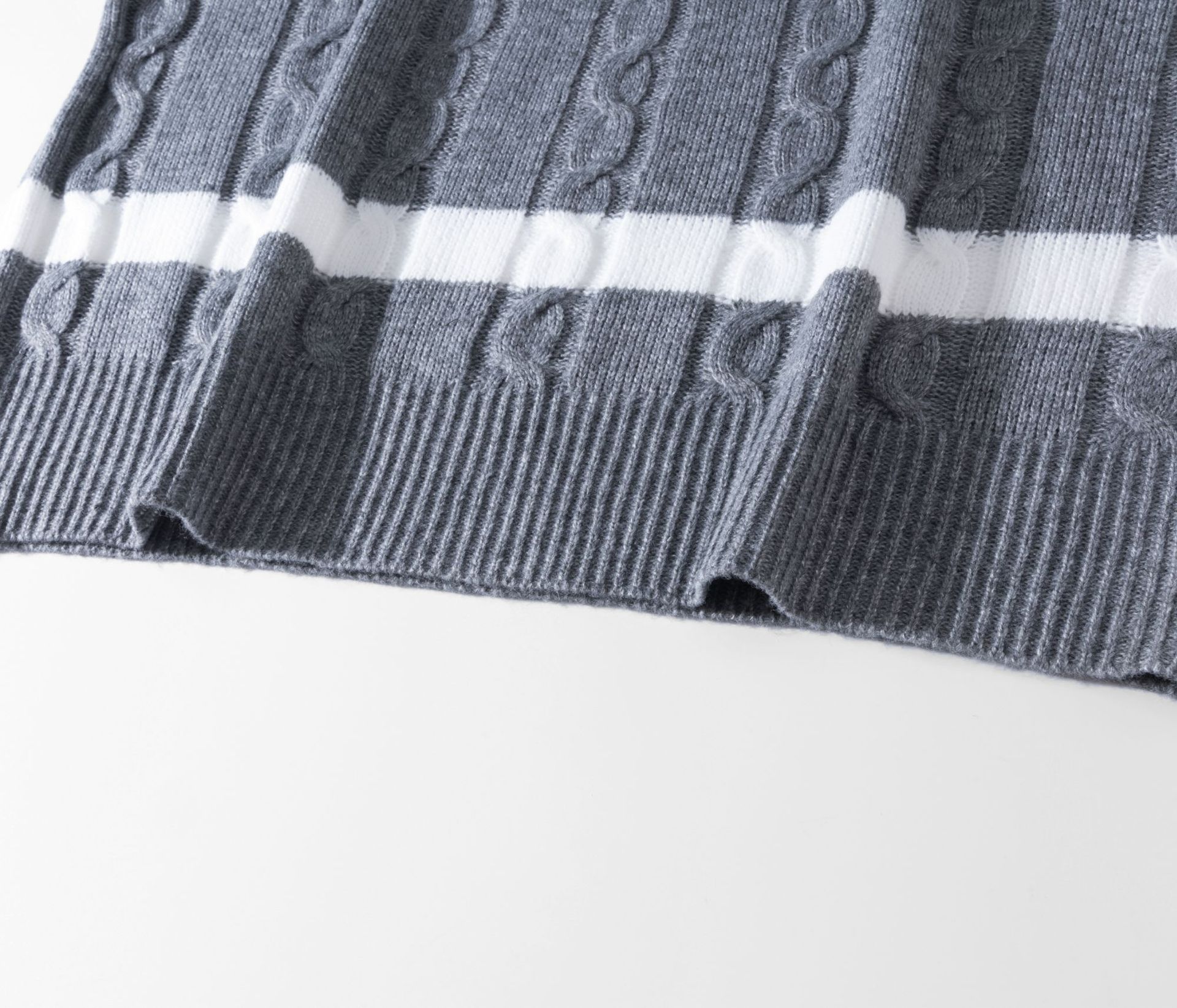 Pull en tricot à blocs de couleurs pour homme, motif torsadé rétro, manches longues, col ras du cou, tenue chaude et décontractée pour l'automne et l'hiver_voghion.com