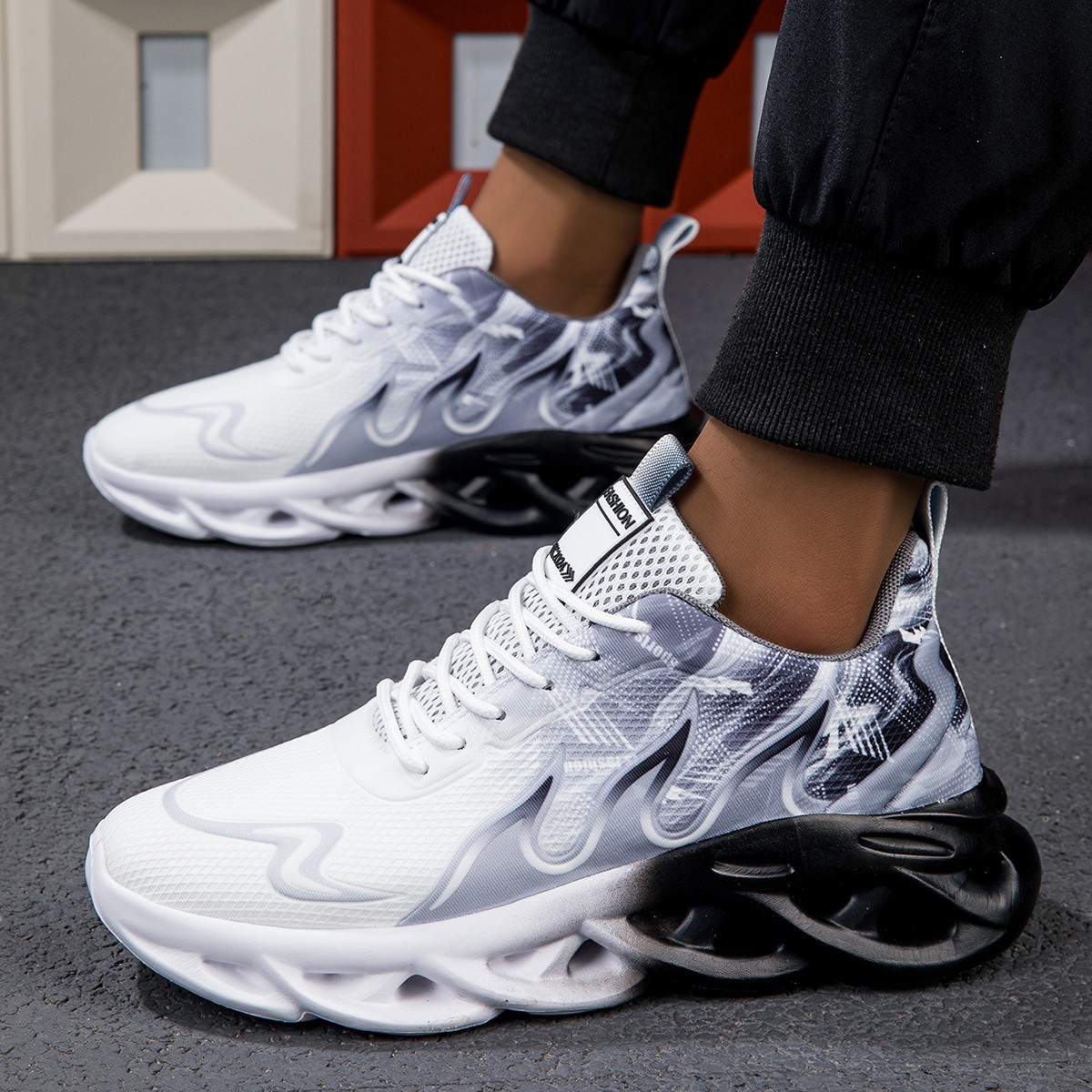 Zapatos transfronterizos de gran tamaño con suela torta para hombres y mujeres 2025 nuevos zapatos casuales de malla adhesivos fríos zapatos deportivos de moda livianos bajos