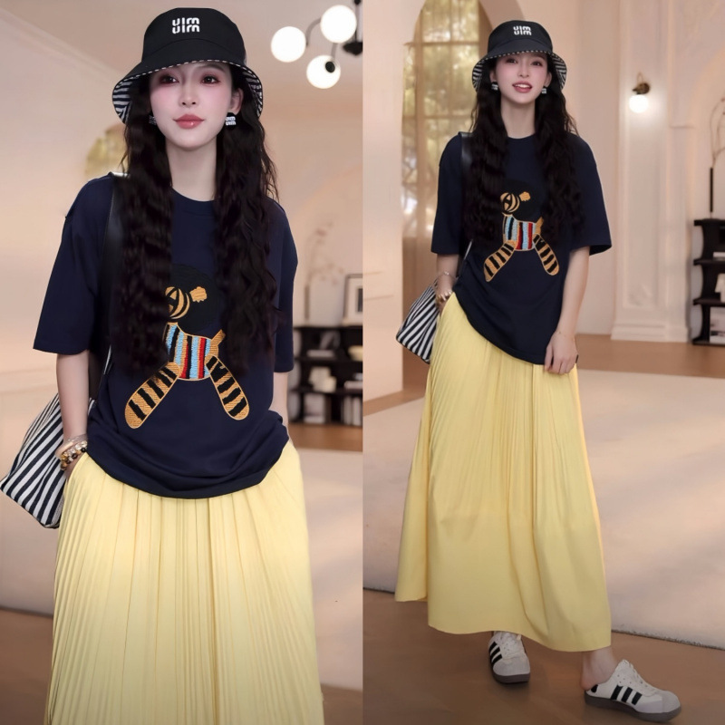 Summer 2025 New Age-reducing Fashion Breastfeeding suit Cartoon Printed T-shirt Pleated Skirt Breastfeeding Two-piece Set
