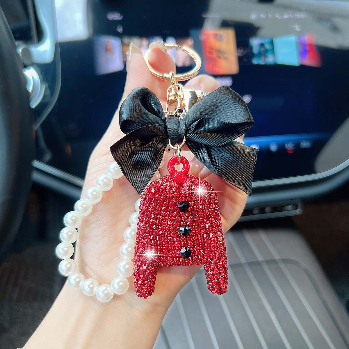 Versión coreana del lazo Llavero de ropa de diamantes completos Llavero de coche de diamantes flash creativo Colgante de bolsa de cadena de perlas de alto brillo