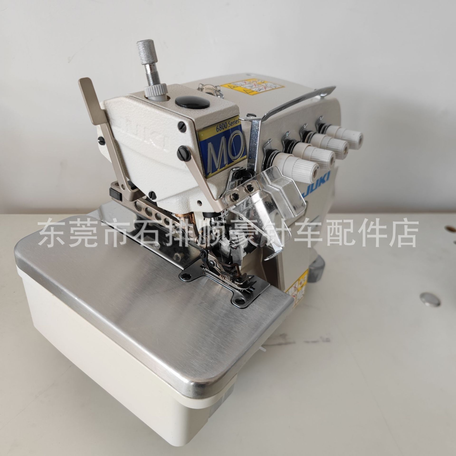 Máquina de coser overlock de cuatro hilos de accionamiento directo JUKI MO6814S de uso pesado, máquina de coser de puntada de cobertura, específica para fábrica