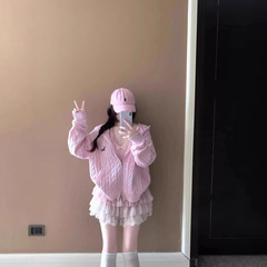 春の韓系chiはピンクの麻花と帽子のカーディガンのセーターを着ています。