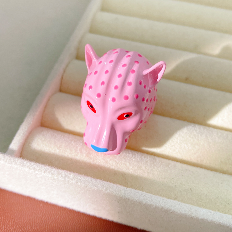 Anillo de cabeza de leopardo rosa, pendientes ligeros de lujo de alto nivel, pernos de nicho de personalidad temperamento conjunto de joyas mujeres al por mayor