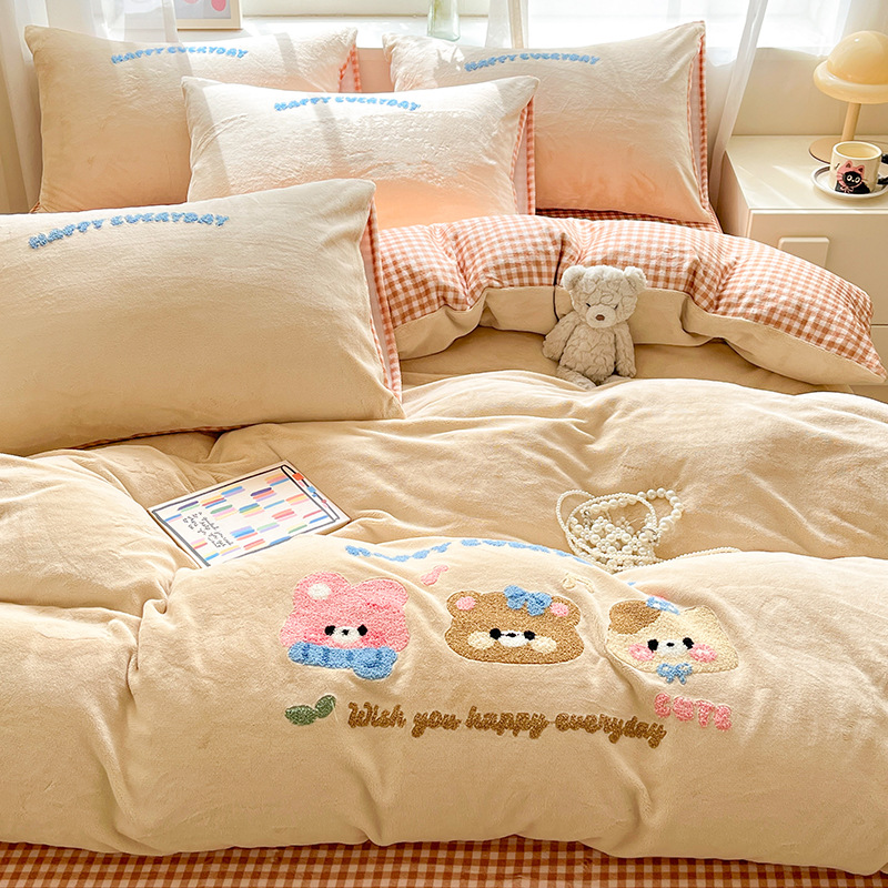 Cama de toalla lindo bordada de seda de leche con cuatro piezas, ropa de cama de seda de invierno, sábanas de coral con tres piezas