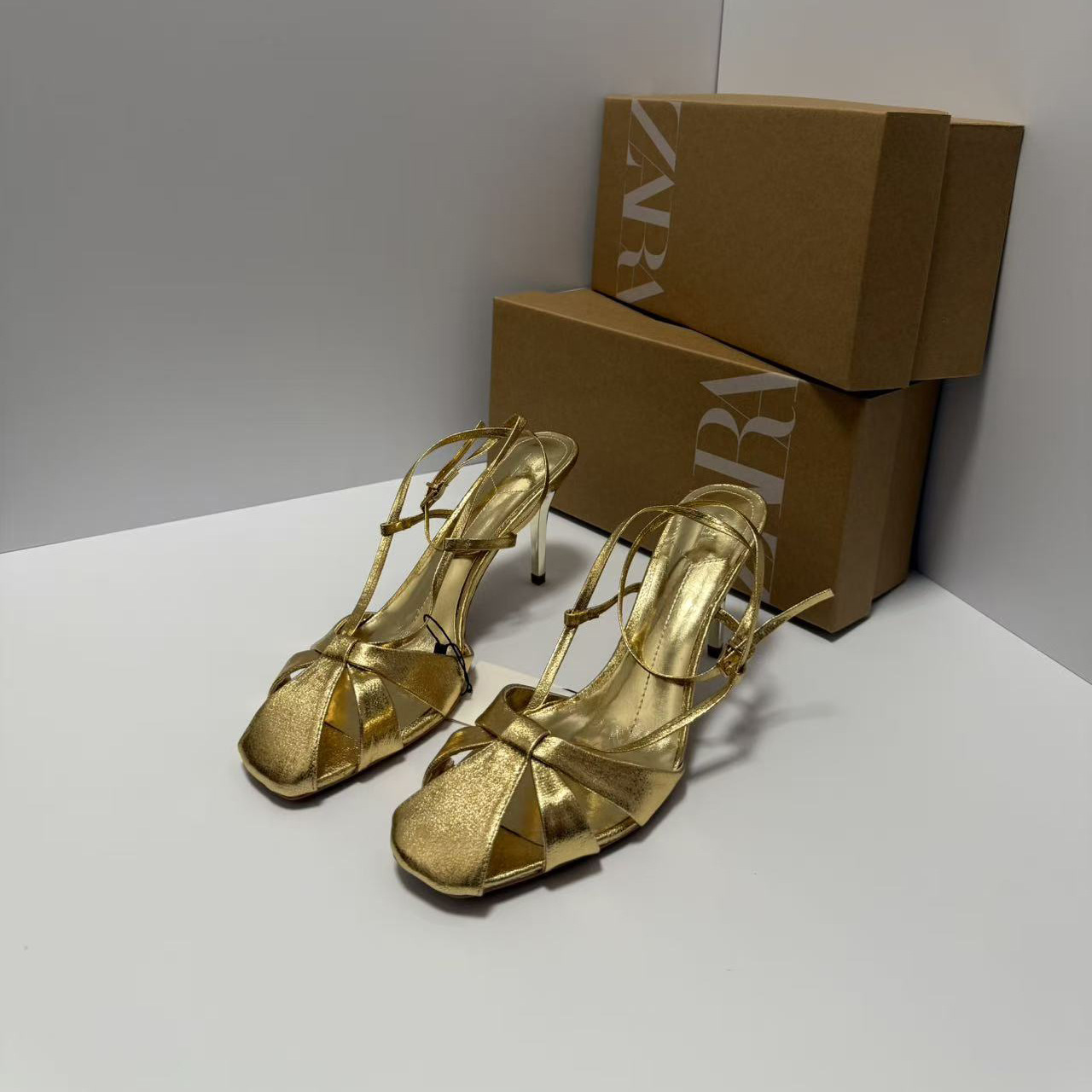 Z Retro golden elegant high heels