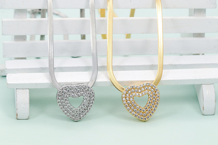 Heart Shape Pattern Unisex Gender Plating, Hollow Out Design Retro Heart Shape Copper Plating Hollow Out Zircon Pendant Necklace 1 Piece
