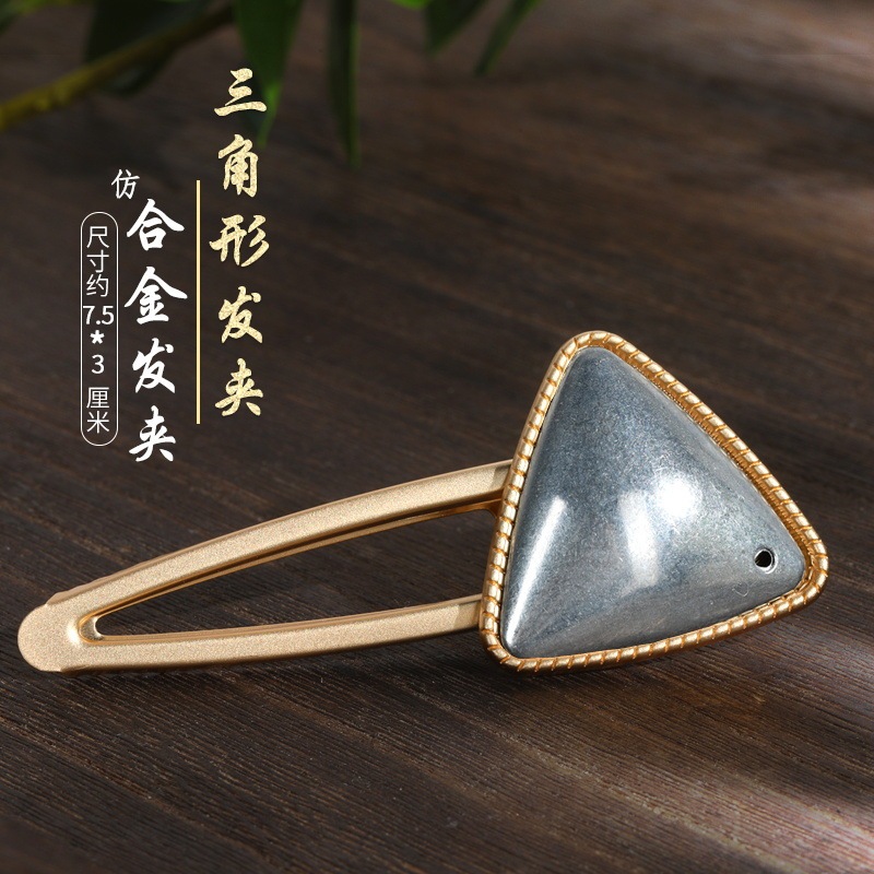 宋錦藍染刺繍部品のネジの下に髪を支えて布を包みます。|undefined
