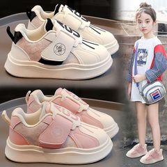 子供の運動靴2025春の新型の柔らかい底は女の子の板の靴のファッションの白い靴の男の子のカジュアルな靴を合わせます。