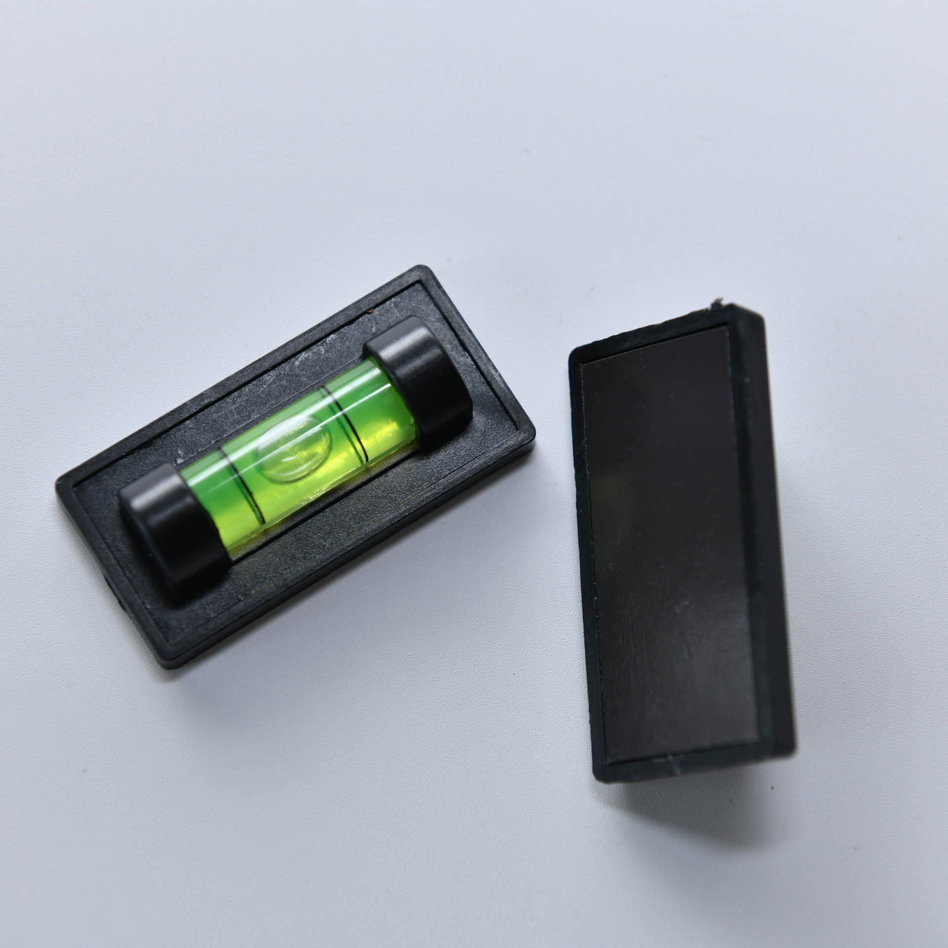 微型水平仪水平尺迷你便携长方形水平仪 电视机支架水平尺带磁