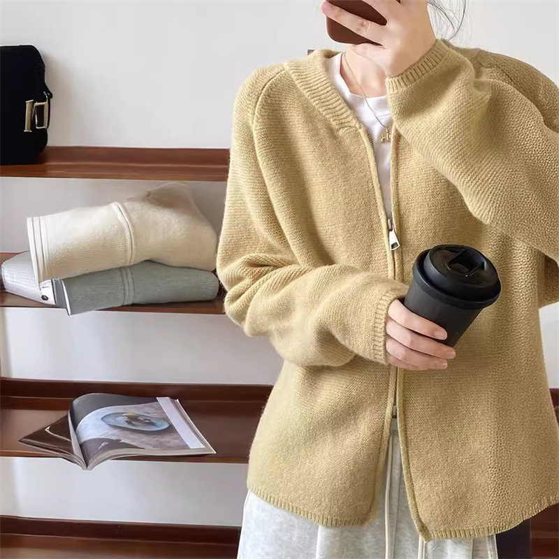 Sanfter und lässiger einfarbiger Pullover für Damen, Herbst 2024, neuer Stil im Westernstil, altersreduzierender V-Ausschnitt, Doppelreißverschluss_voghion.com