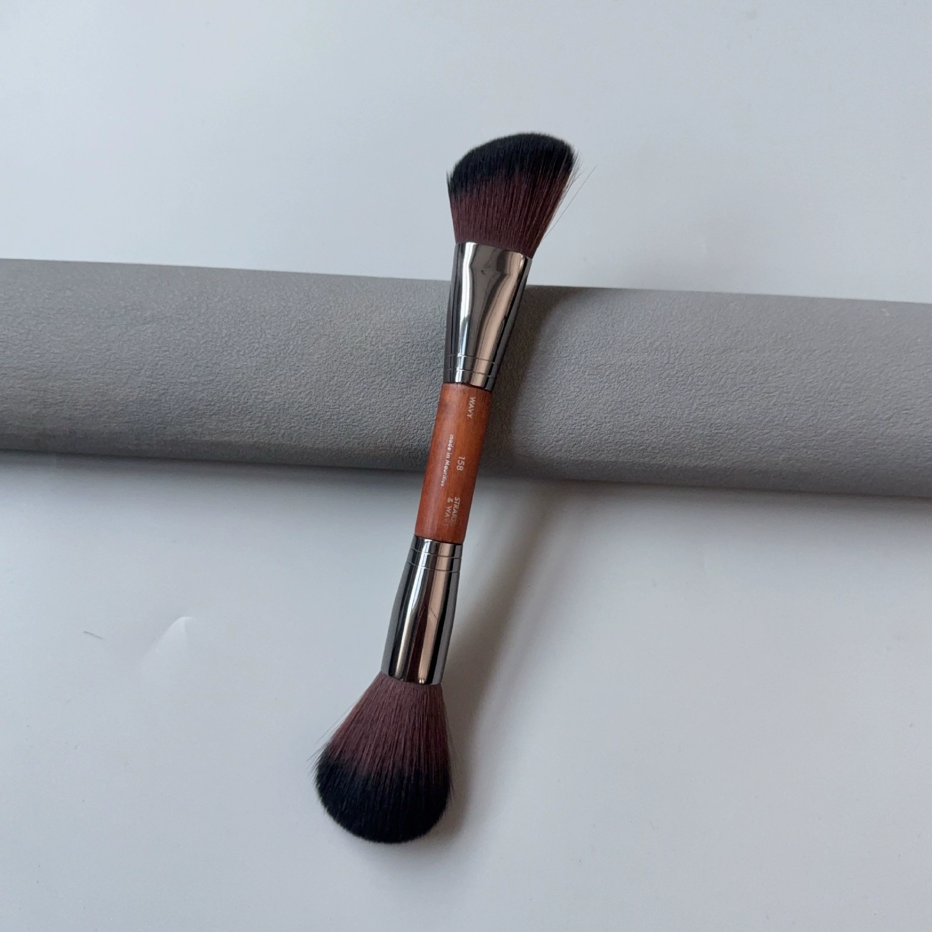 Brush, face blush, foundation, highlighter, eye pencil, full set