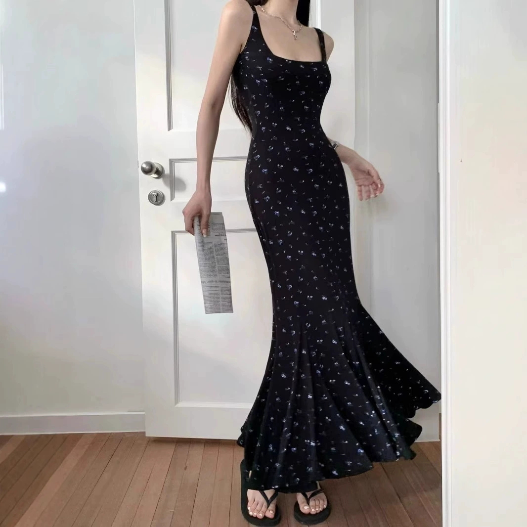 Французский большой размер с квадратным вырезом