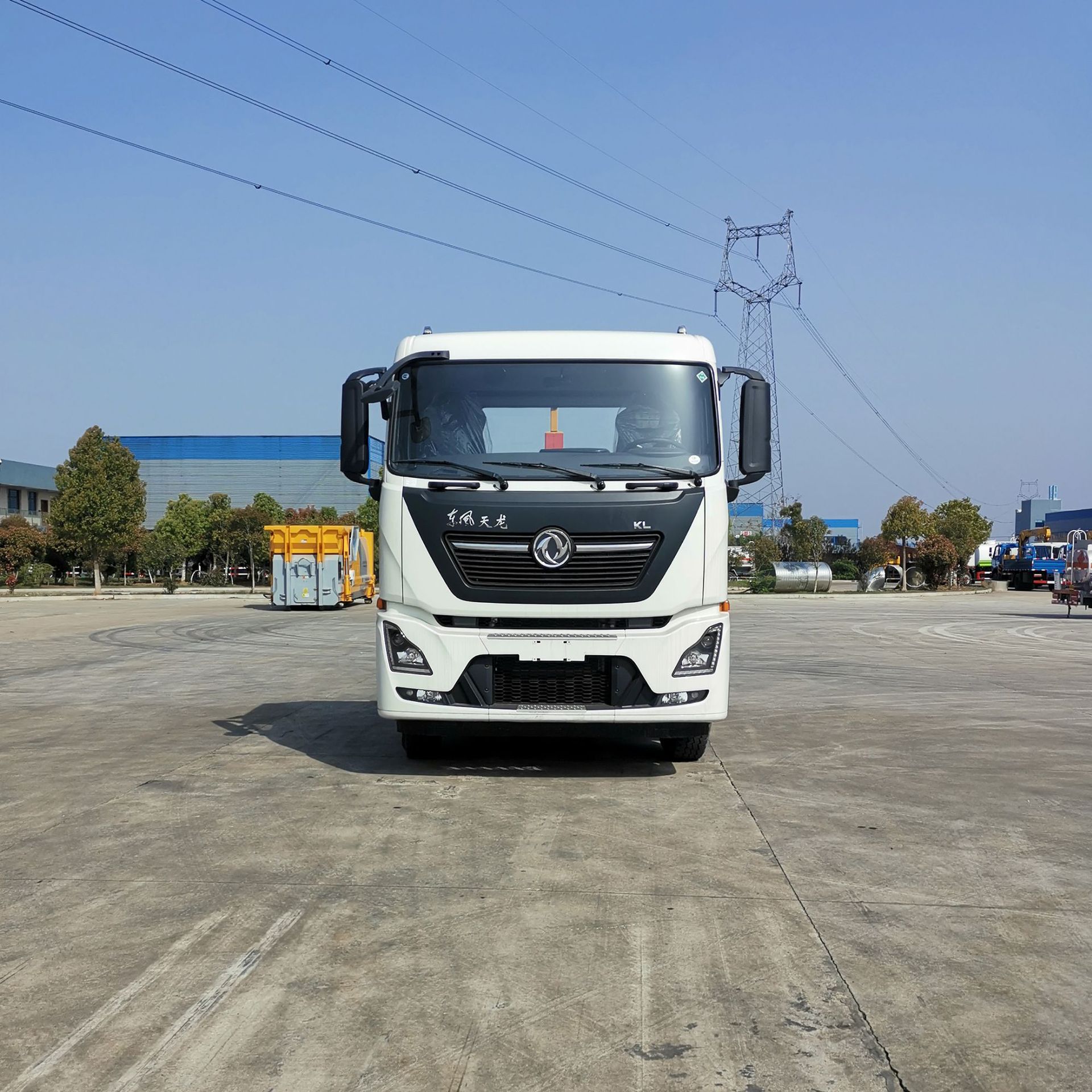 东风天龙后双桥勾臂垃圾车 车厢可卸式垃圾车环卫垃圾清运车厂家