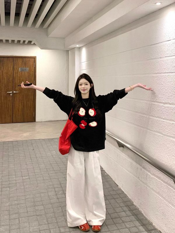 美式原创苹果印花长袖t恤女2025春秋新款宽松慵懒风设计感ins上衣|undefined