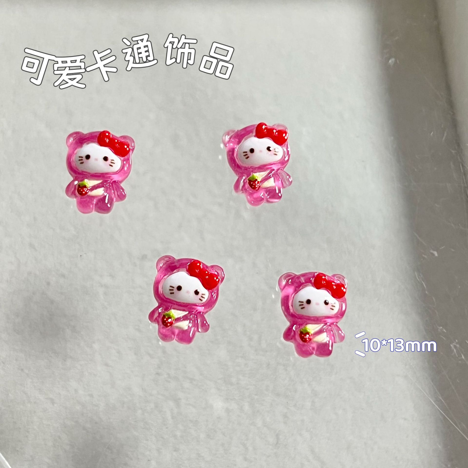 新商品のキティキャットの三麗鴎のネイルアクセサリーのネットの赤い爆発の樹脂のかわいいkt猫は甲を着て飾ります。