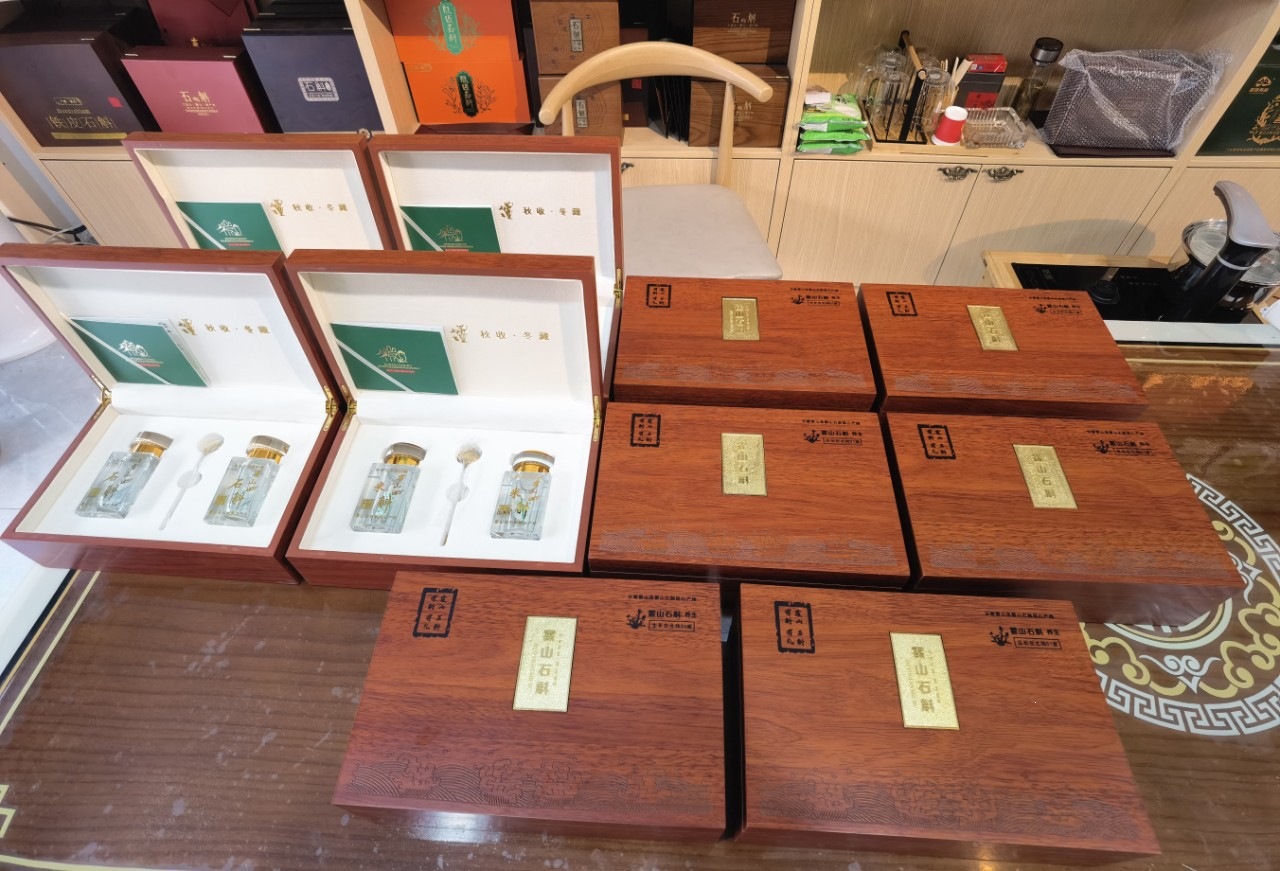 Huo Shan Tie Pi Shi Hu Feng Dou Dendrobium Gift Box 60g Premium Herbal Tonic Gift overview