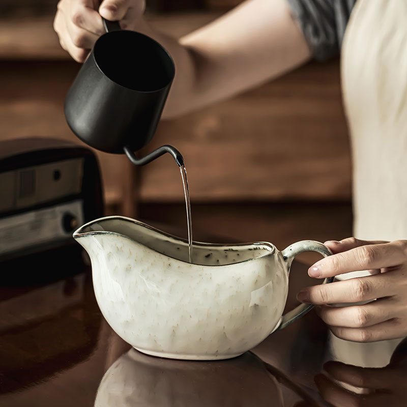 Olla de cerámica de boca afilada creativa Botella de agua de gran capacidad para el hogar retro japonés Botella de agua fría al por mayor Tetera de restaurante Juego de té Bola