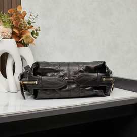 2025新款牛皮革托特包流浪包休闲大容量单肩手提包女菱格饺子包