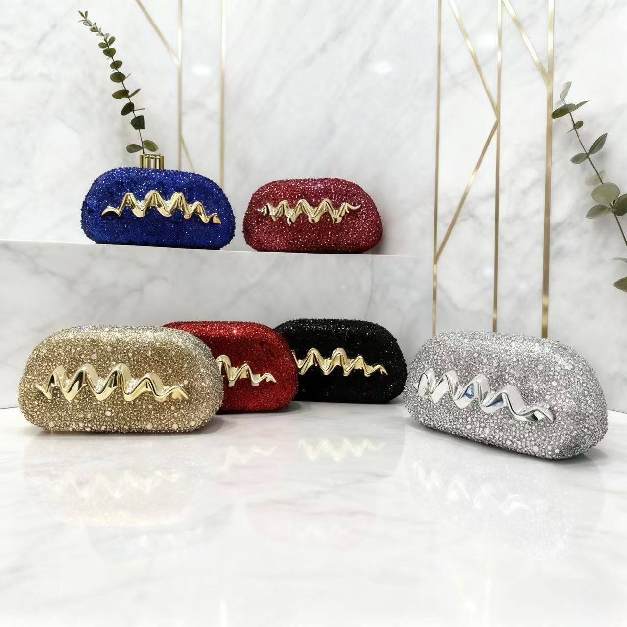 Europa y los Estados Unidos nuevos paquetes de cena de damas un hombro inclinado tramo completo taladro bolsas de mano muñeca especial lujosa bolsa de cena acrílica