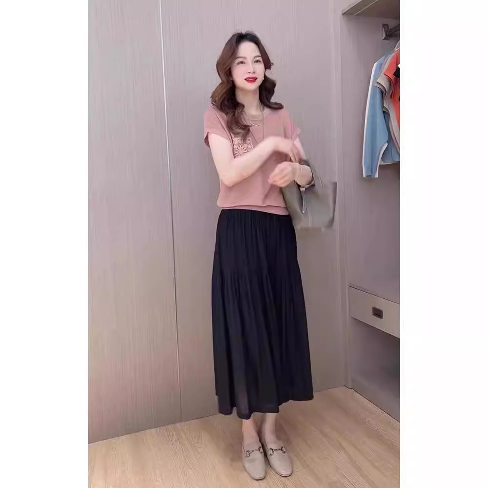 Summer fashionable elegant retro fuchsia skirt