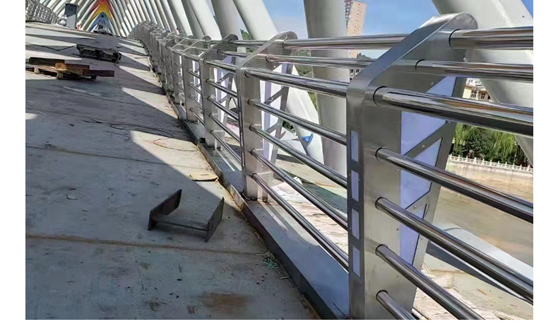 不锈钢桥梁护栏_12.jpg