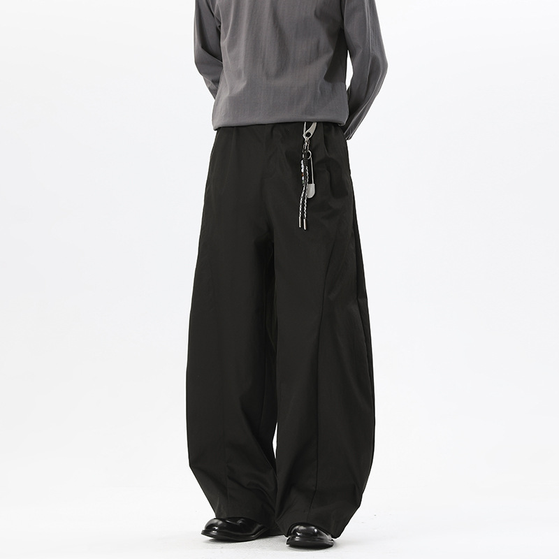 Lässige Herrenhose im amerikanischen Stil mit schrägem Schnitt, neue Frühjahrskollektion 2026, trendige, gerade geschnittene Hose mit weitem Bein._voghion.com