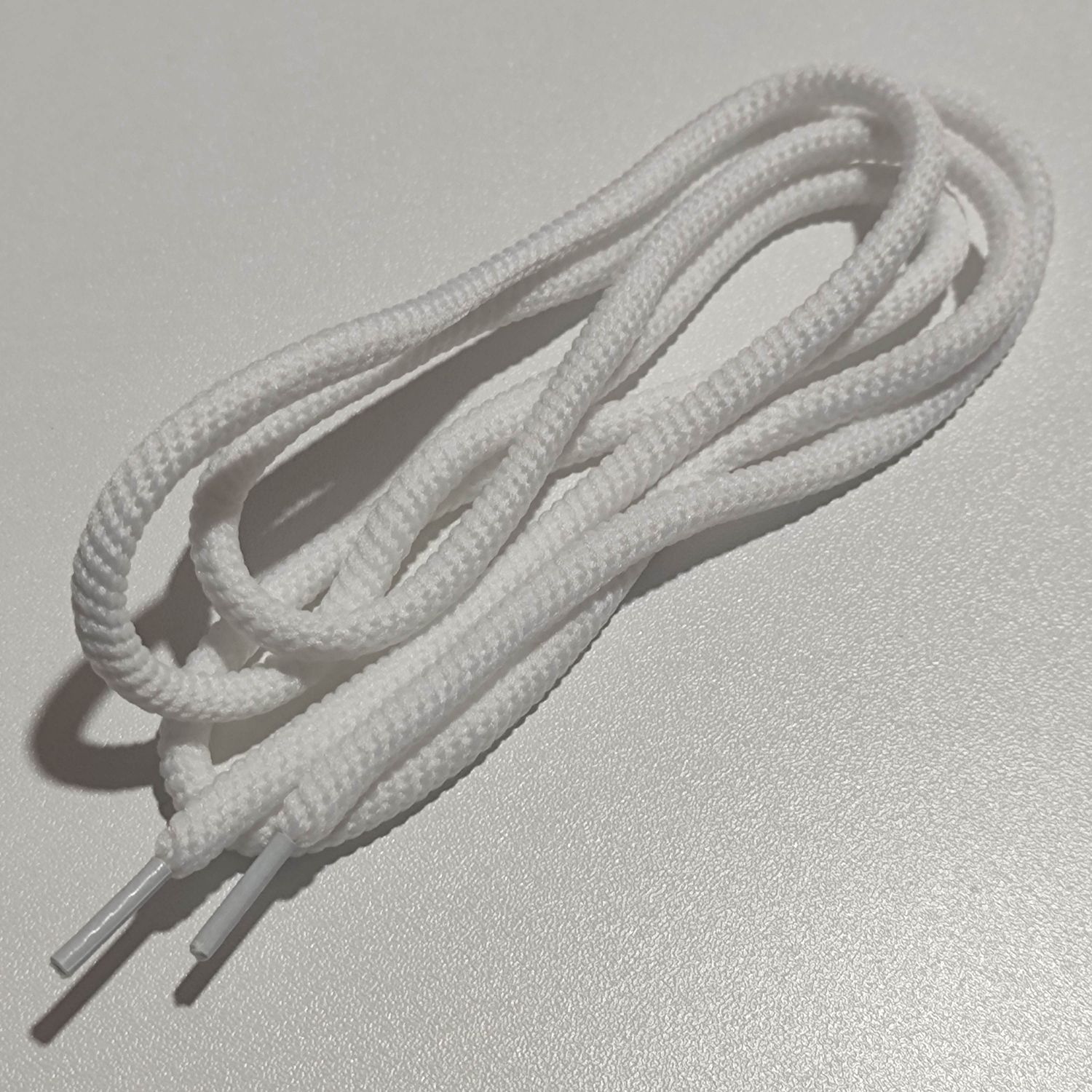Threaded round belt-white